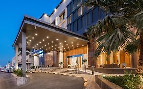 Voyage Hotel & Suites